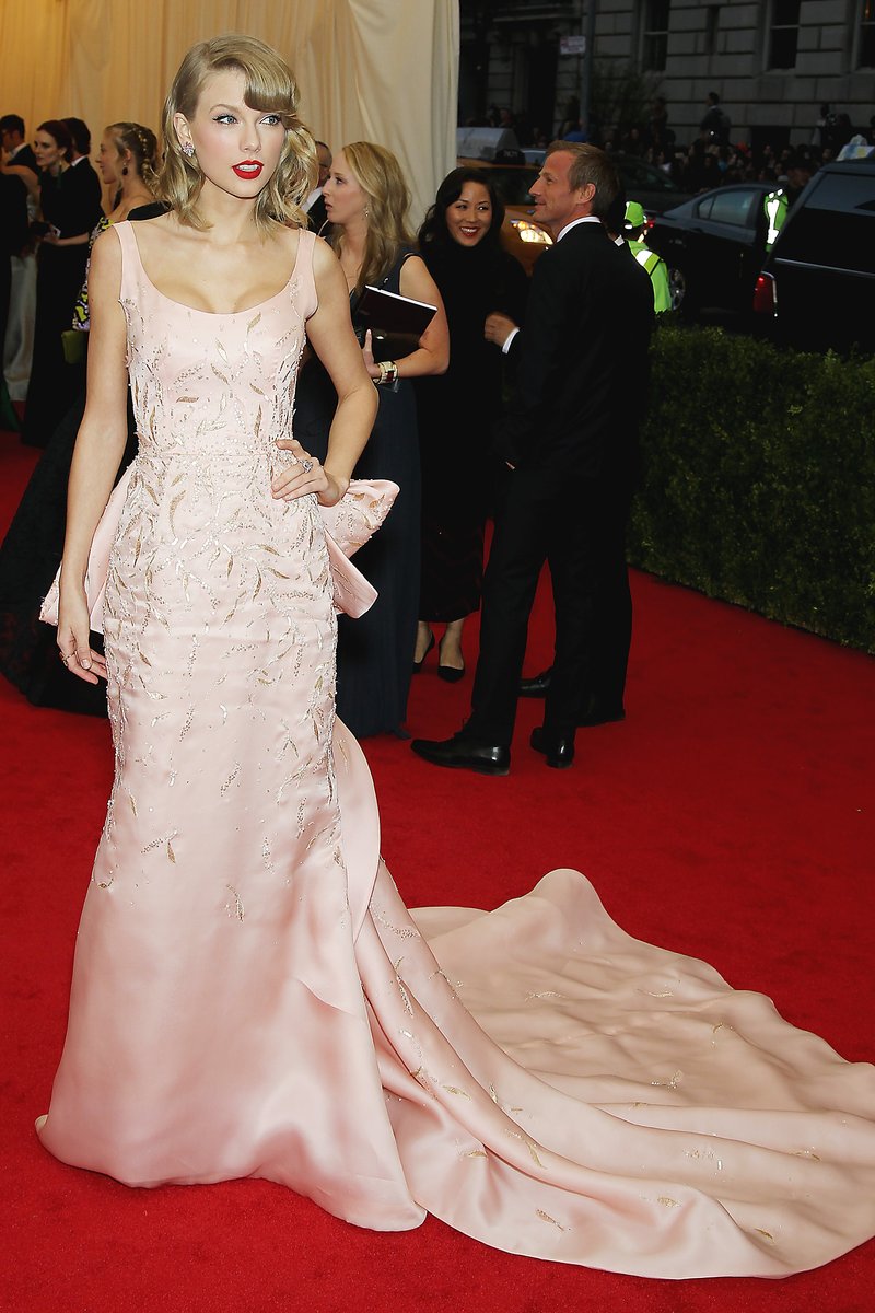 Taylor Swift at "Charles James: Beyond Fashion" Costume Institute Gala — photo 129