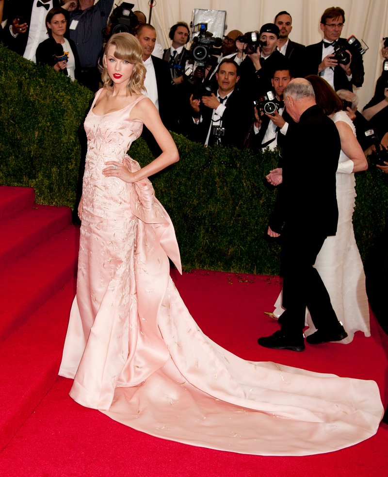 Taylor Swift at "Charles James: Beyond Fashion" Costume Institute Gala — photo 137