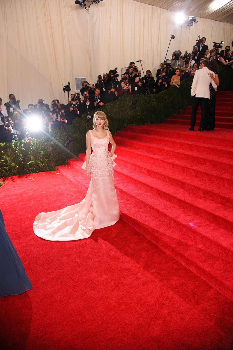 Taylor Swift at "Charles James: Beyond Fashion" Costume Institute Gala — photo 139