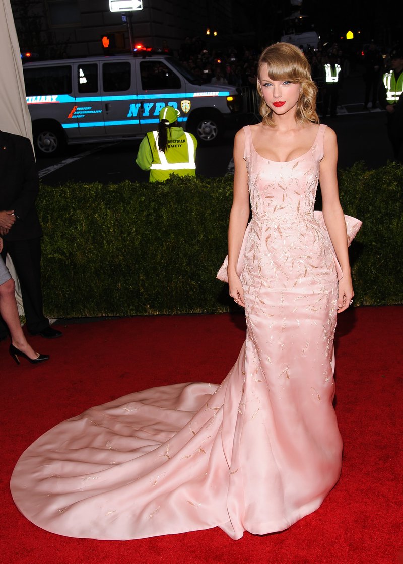 Taylor Swift at "Charles James: Beyond Fashion" Costume Institute Gala — photo 142