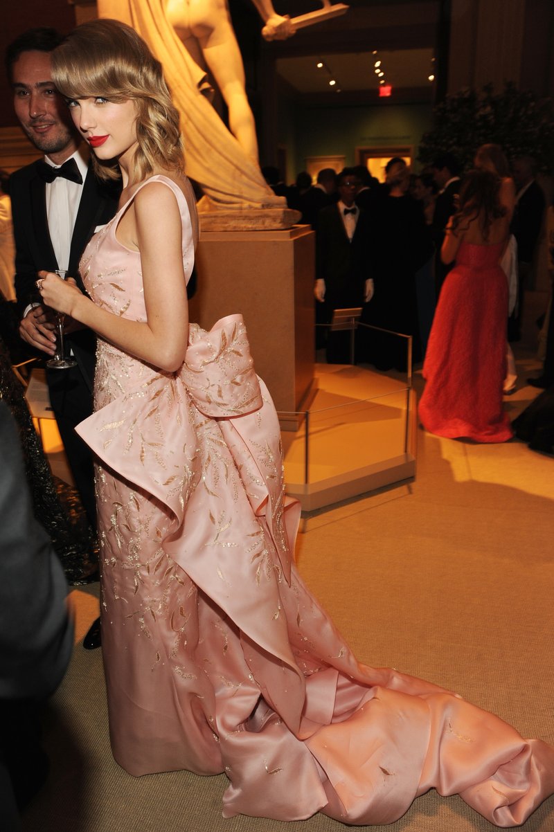 Taylor Swift at "Charles James: Beyond Fashion" Costume Institute Gala — photo 149