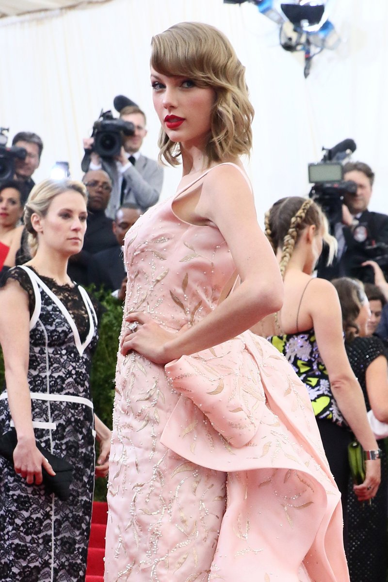 Taylor Swift at "Charles James: Beyond Fashion" Costume Institute Gala — photo 152