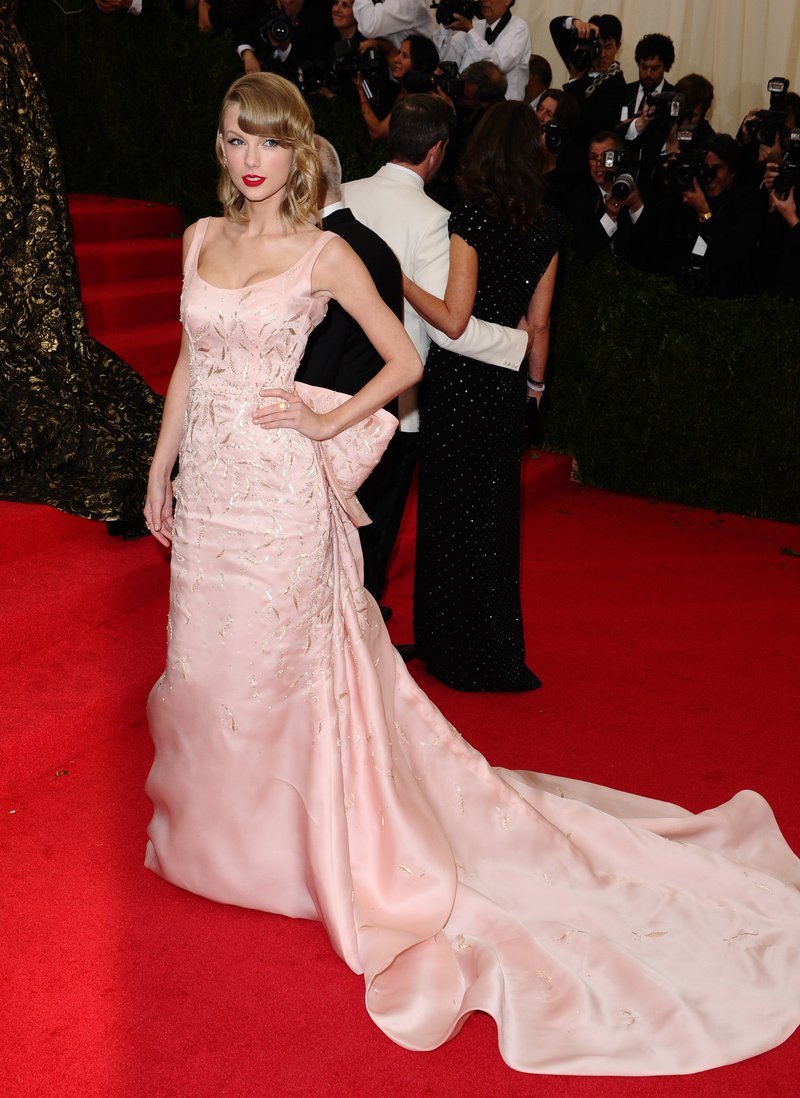 Taylor Swift at "Charles James: Beyond Fashion" Costume Institute Gala — photo 153