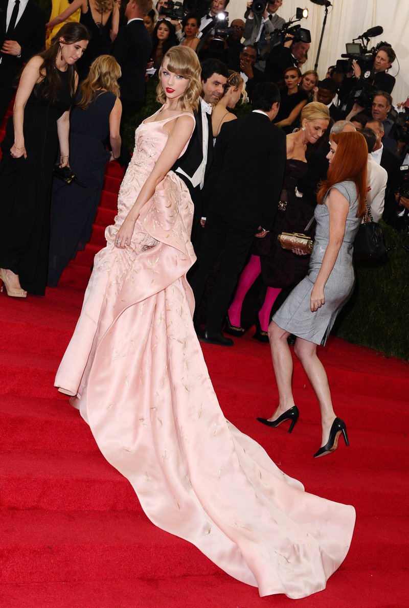 Taylor Swift at "Charles James: Beyond Fashion" Costume Institute Gala — photo 155