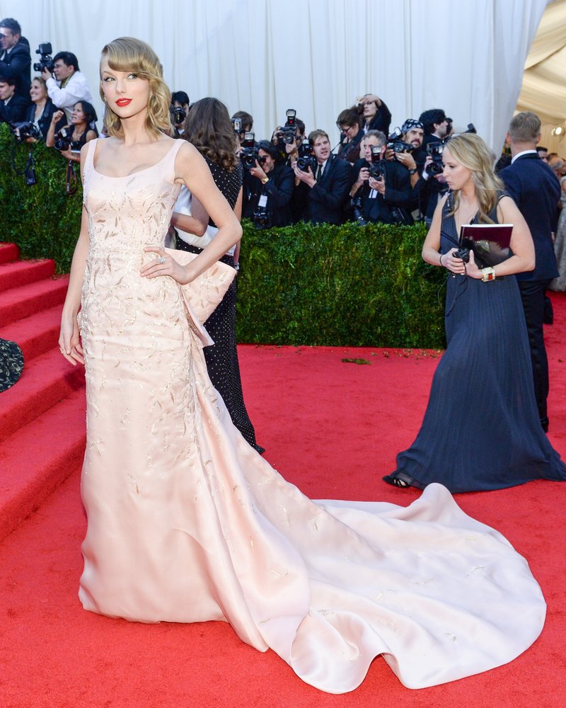 Taylor Swift at "Charles James: Beyond Fashion" Costume Institute Gala — photo 161