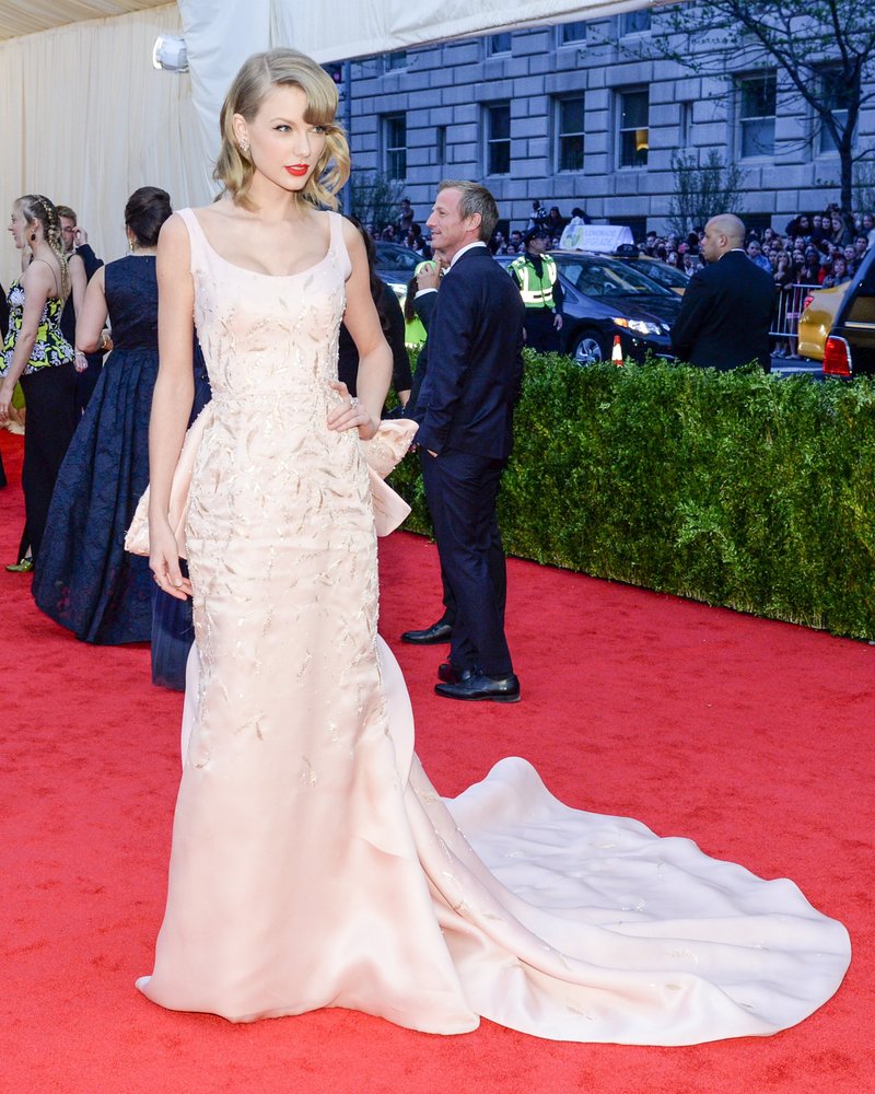 Taylor Swift at "Charles James: Beyond Fashion" Costume Institute Gala — photo 163