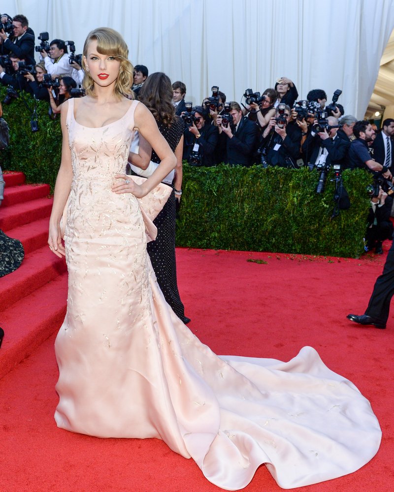 Taylor Swift at "Charles James: Beyond Fashion" Costume Institute Gala — photo 164