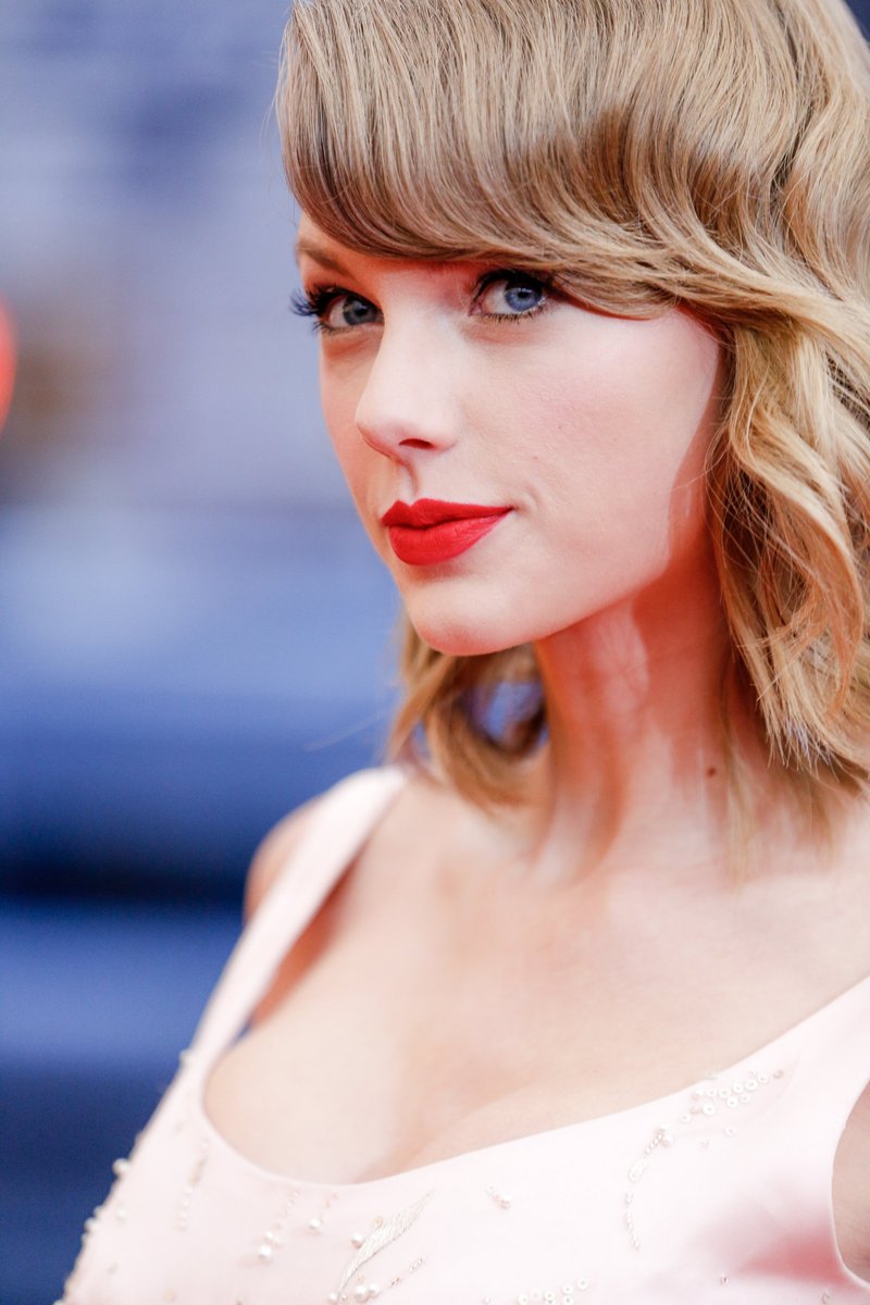 Taylor Swift at "Charles James: Beyond Fashion" Costume Institute Gala — photo 167