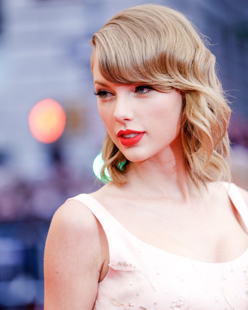 Taylor Swift at "Charles James: Beyond Fashion" Costume Institute Gala — photo 168
