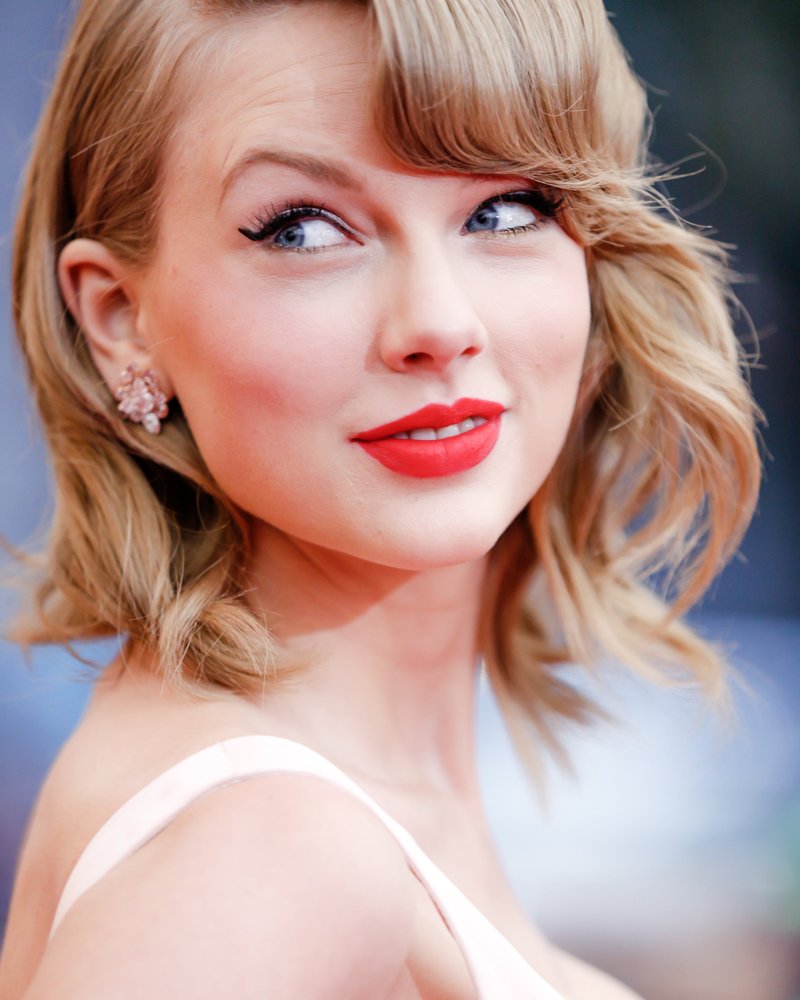 Taylor Swift at "Charles James: Beyond Fashion" Costume Institute Gala — photo 174