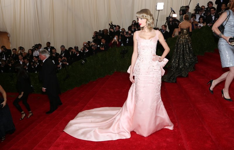 Taylor Swift at "Charles James: Beyond Fashion" Costume Institute Gala — photo 180