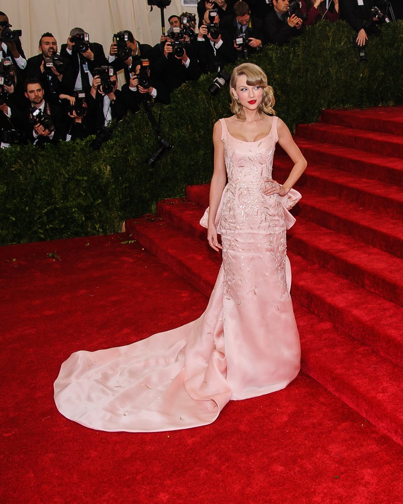 Taylor Swift at "Charles James: Beyond Fashion" Costume Institute Gala — photo 185