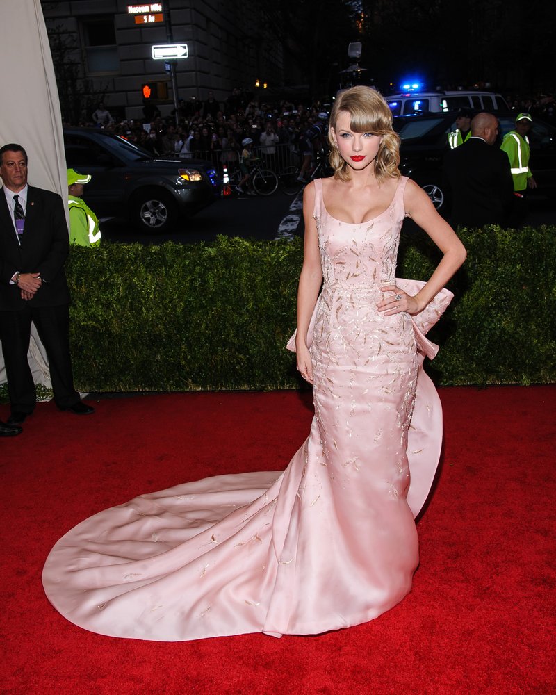 Taylor Swift at "Charles James: Beyond Fashion" Costume Institute Gala — photo 188