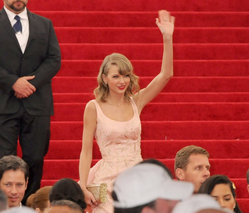 Taylor Swift at "Charles James: Beyond Fashion" Costume Institute Gala — photo 198