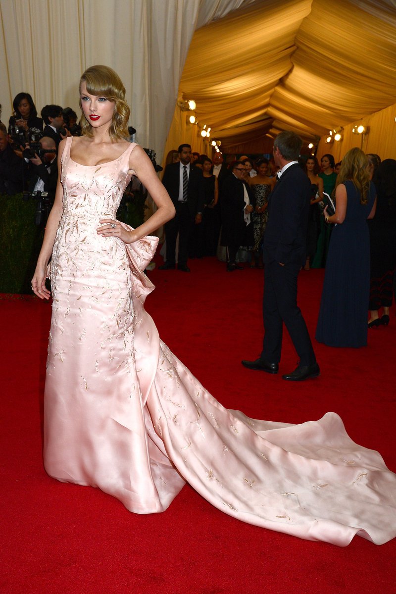 Taylor Swift at "Charles James: Beyond Fashion" Costume Institute Gala — photo 204