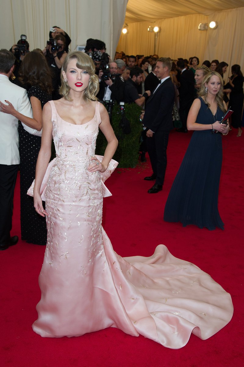 Taylor Swift at "Charles James: Beyond Fashion" Costume Institute Gala — photo 205