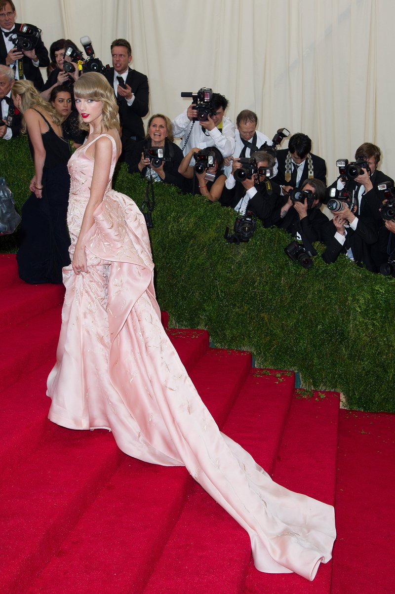 Taylor Swift at "Charles James: Beyond Fashion" Costume Institute Gala — photo 206
