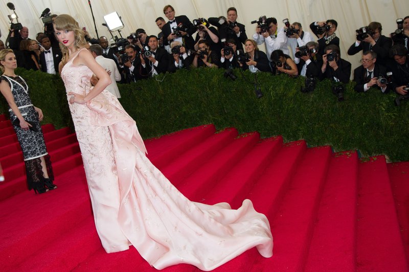Taylor Swift at "Charles James: Beyond Fashion" Costume Institute Gala — photo 208