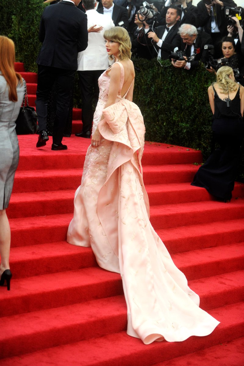 Taylor Swift at "Charles James: Beyond Fashion" Costume Institute Gala — photo 213