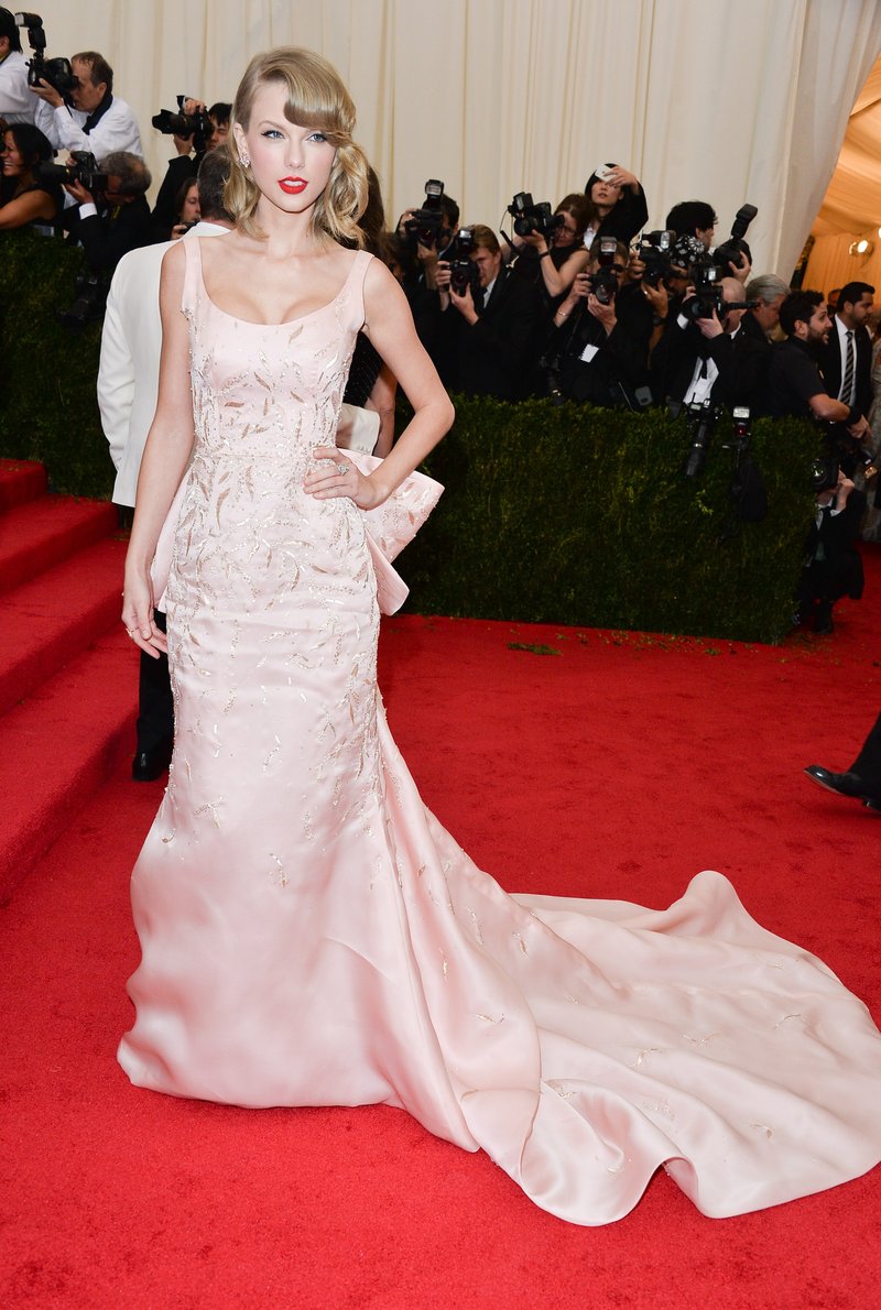 Taylor Swift at "Charles James: Beyond Fashion" Costume Institute Gala — photo 237