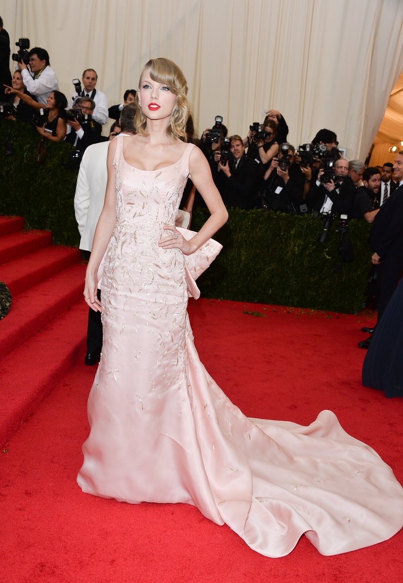 Taylor Swift at "Charles James: Beyond Fashion" Costume Institute Gala — photo 238
