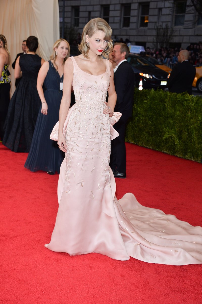 Taylor Swift at "Charles James: Beyond Fashion" Costume Institute Gala — photo 239
