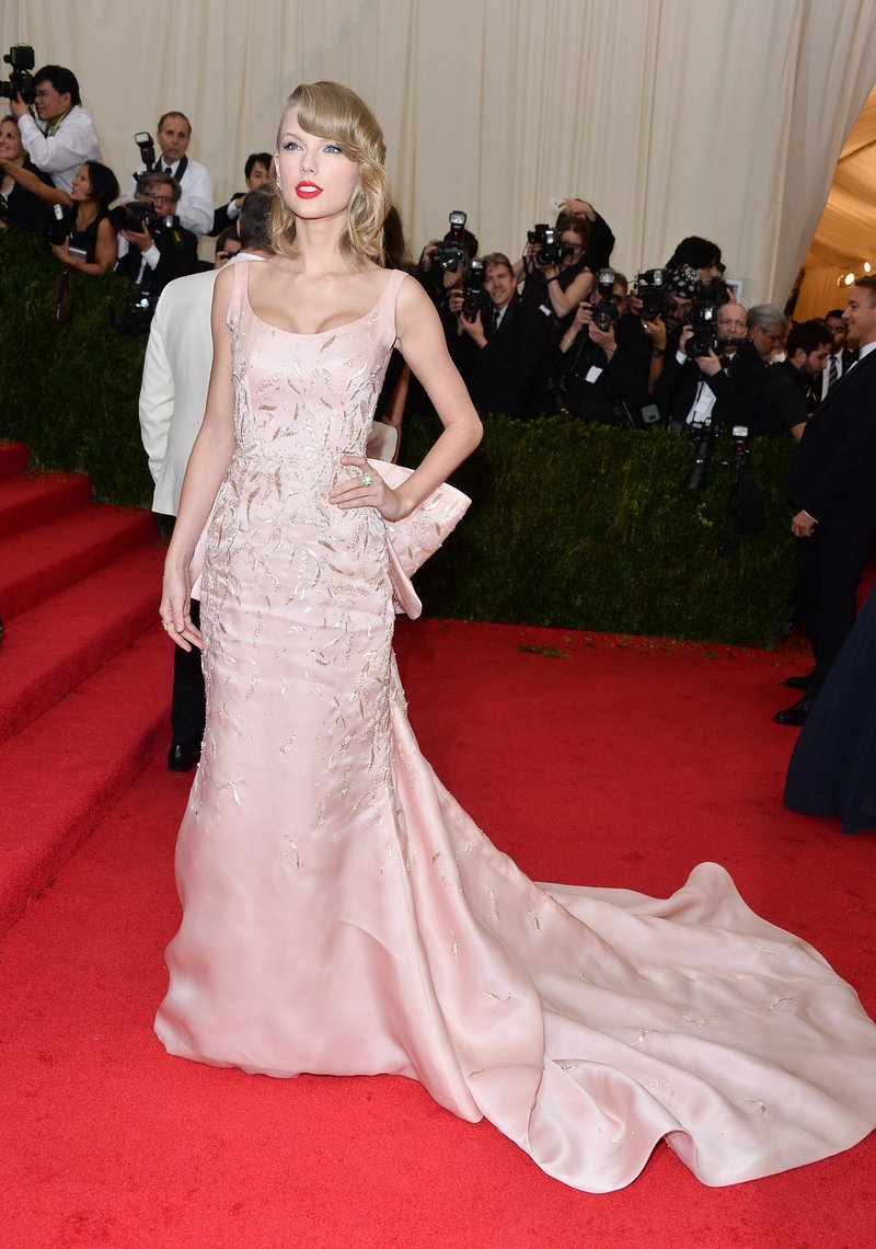 Taylor Swift at "Charles James: Beyond Fashion" Costume Institute Gala — photo 240