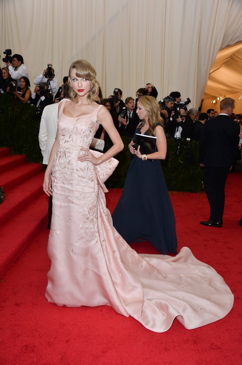 Taylor Swift at "Charles James: Beyond Fashion" Costume Institute Gala — photo 243