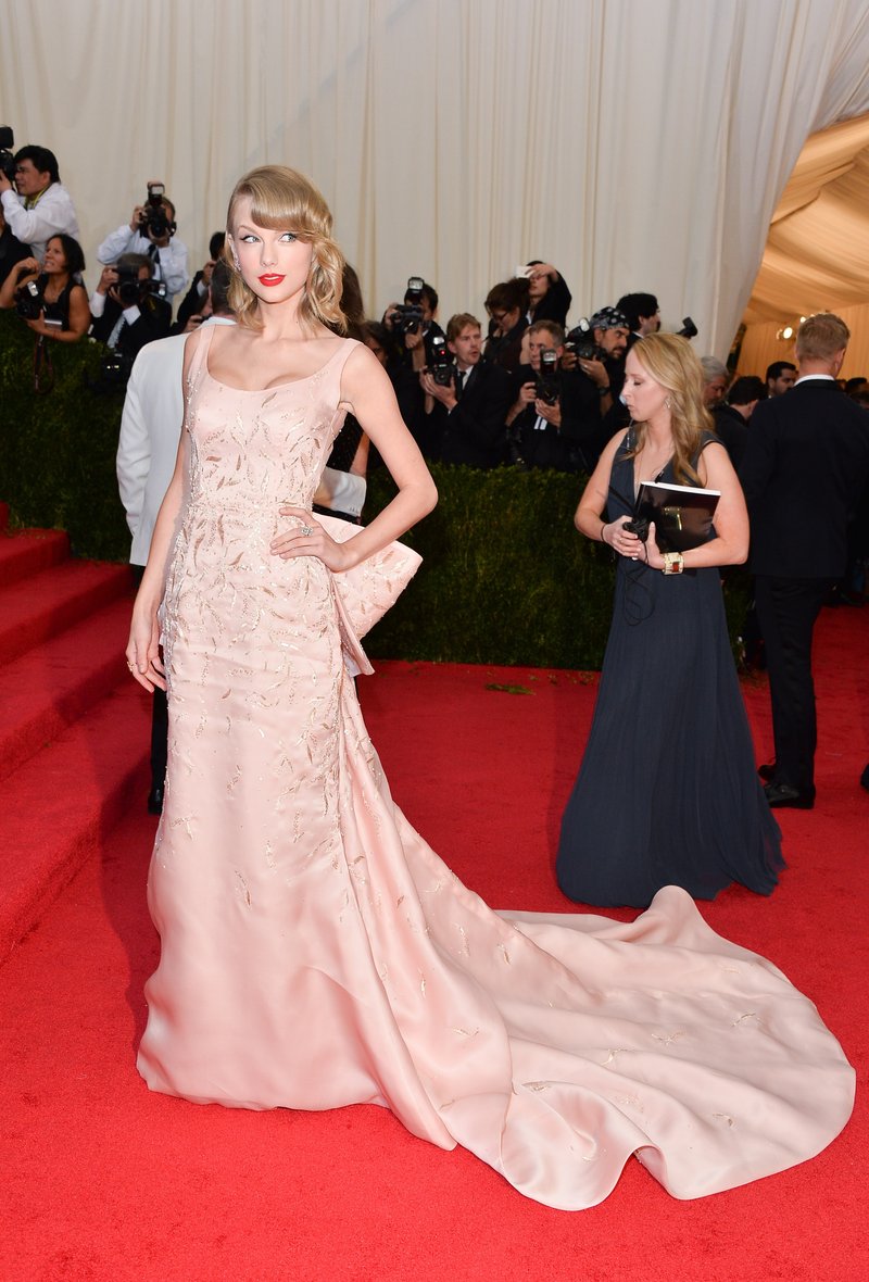 Taylor Swift at "Charles James: Beyond Fashion" Costume Institute Gala — photo 247