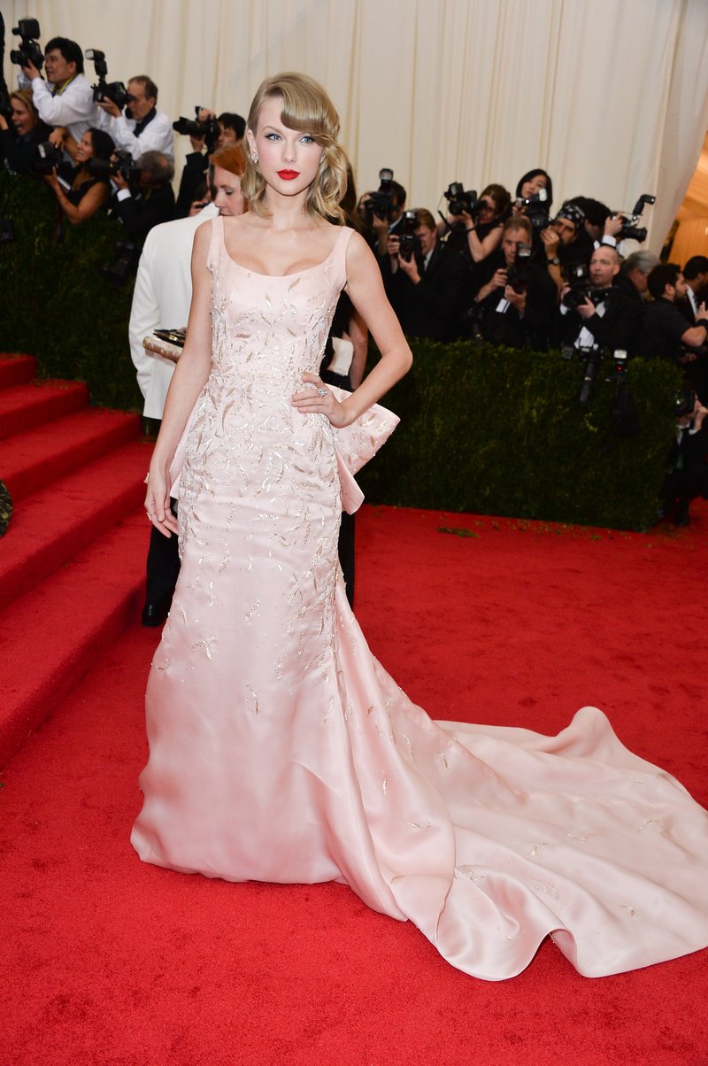 Taylor Swift at "Charles James: Beyond Fashion" Costume Institute Gala — photo 248