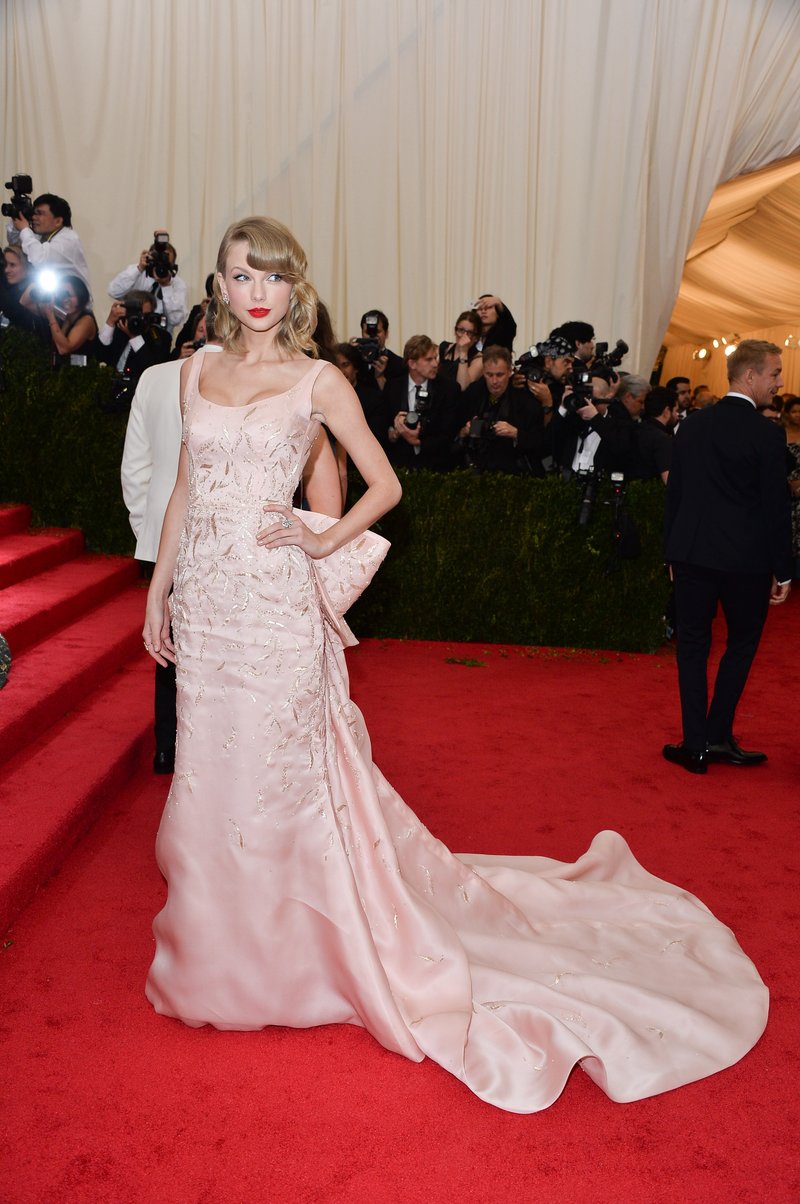 Taylor Swift at "Charles James: Beyond Fashion" Costume Institute Gala — photo 249