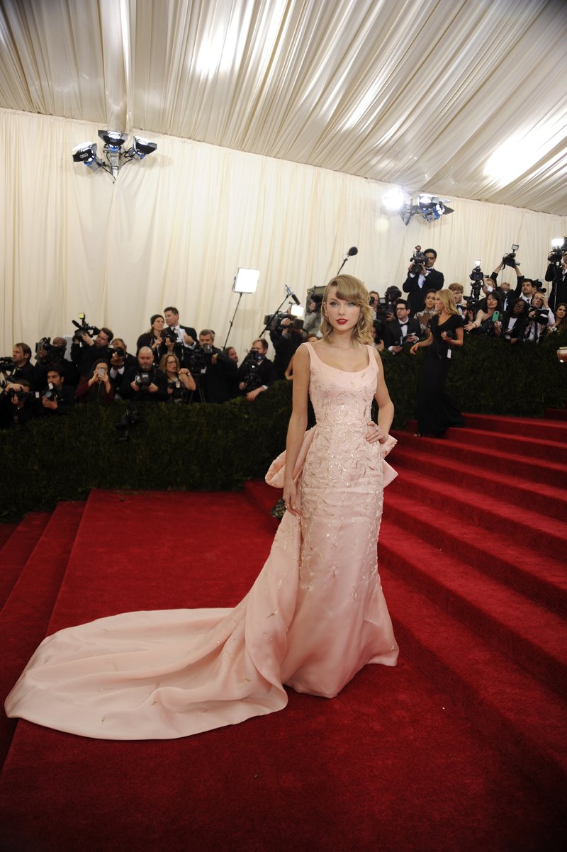 Taylor Swift at "Charles James: Beyond Fashion" Costume Institute Gala — photo 265