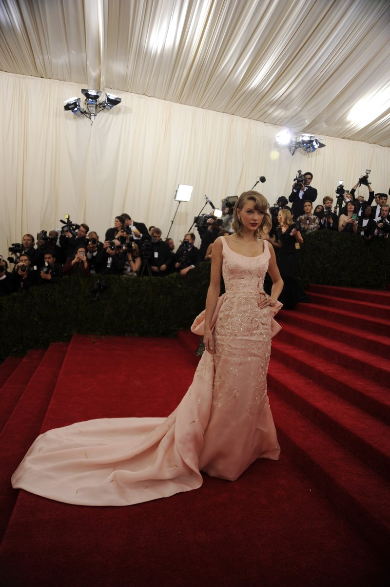 Taylor Swift at "Charles James: Beyond Fashion" Costume Institute Gala — photo 266