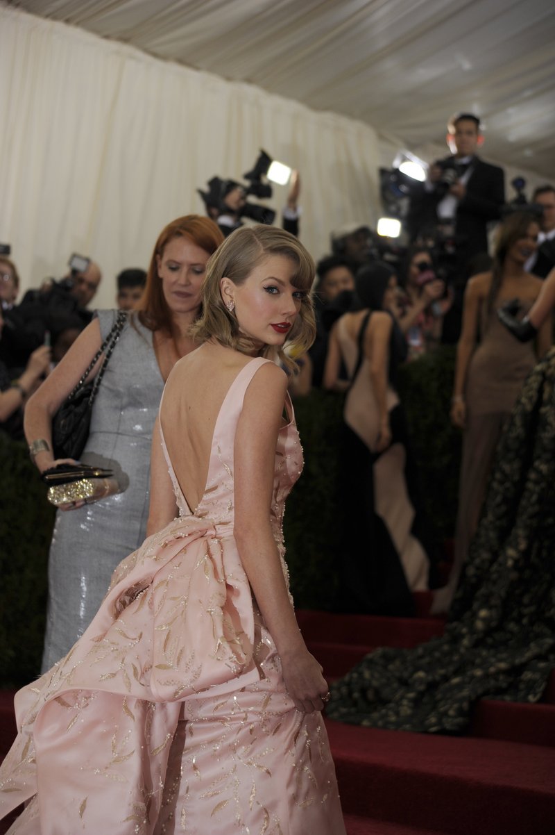 Taylor Swift at "Charles James: Beyond Fashion" Costume Institute Gala — photo 273