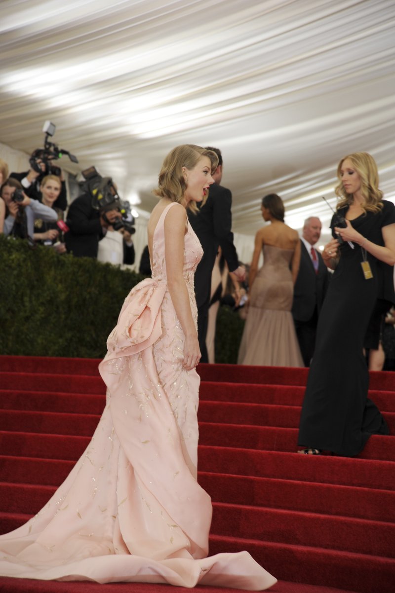 Taylor Swift at "Charles James: Beyond Fashion" Costume Institute Gala — photo 275