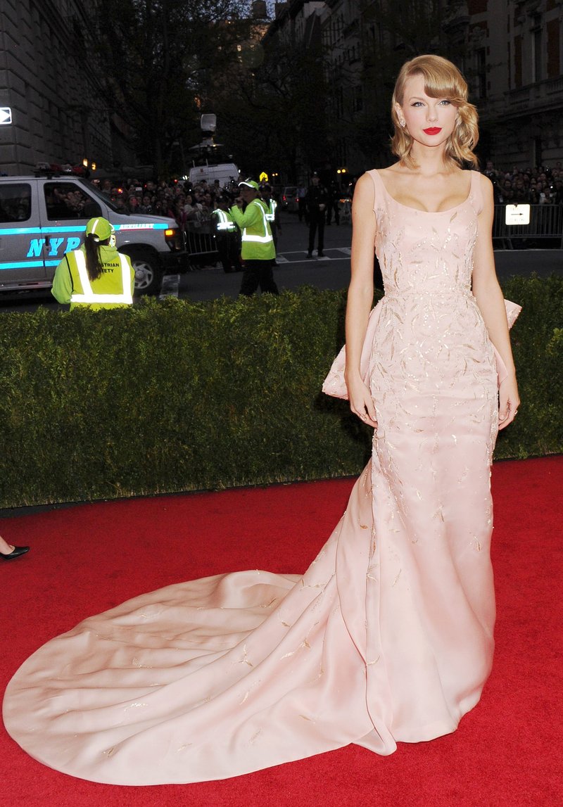 Taylor Swift at "Charles James: Beyond Fashion" Costume Institute Gala — photo 277