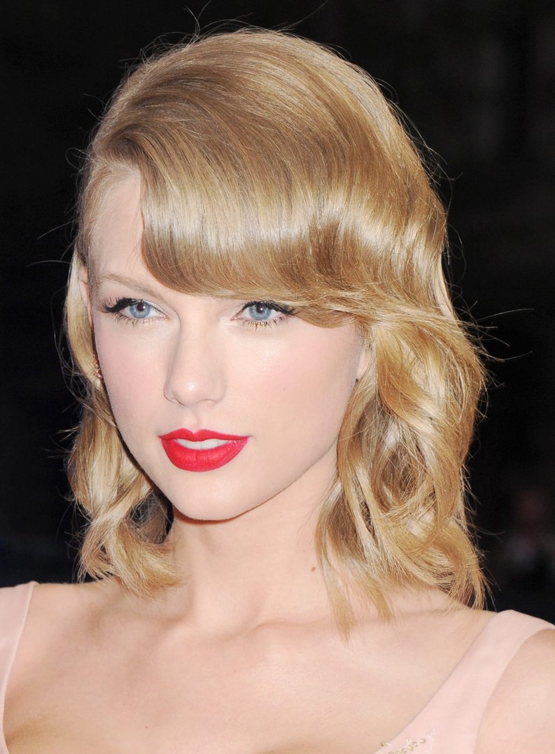 Taylor Swift at "Charles James: Beyond Fashion" Costume Institute Gala — photo 279