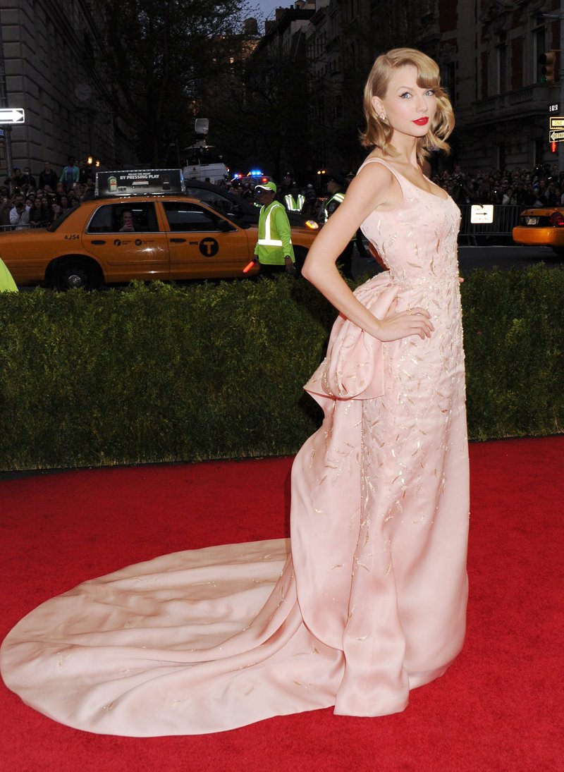 Taylor Swift at "Charles James: Beyond Fashion" Costume Institute Gala — photo 282