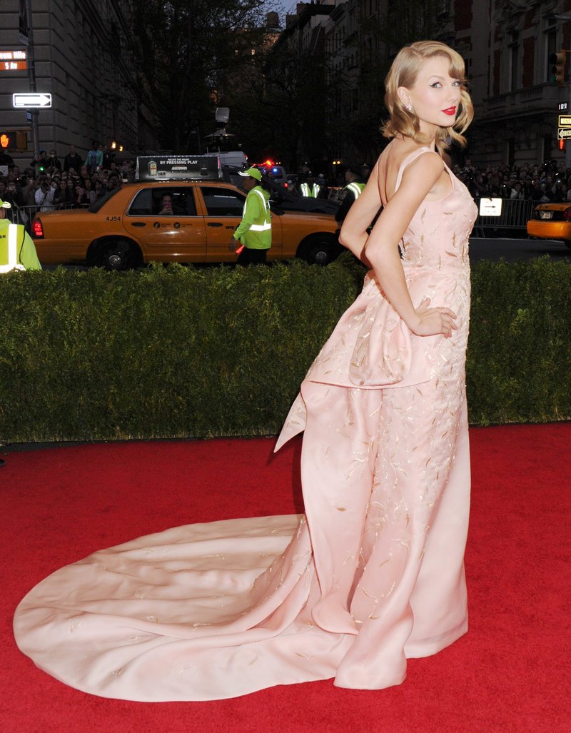 Taylor Swift at "Charles James: Beyond Fashion" Costume Institute Gala — photo 283