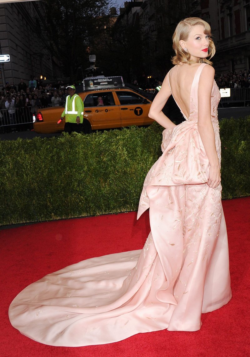 Taylor Swift at "Charles James: Beyond Fashion" Costume Institute Gala — photo 284