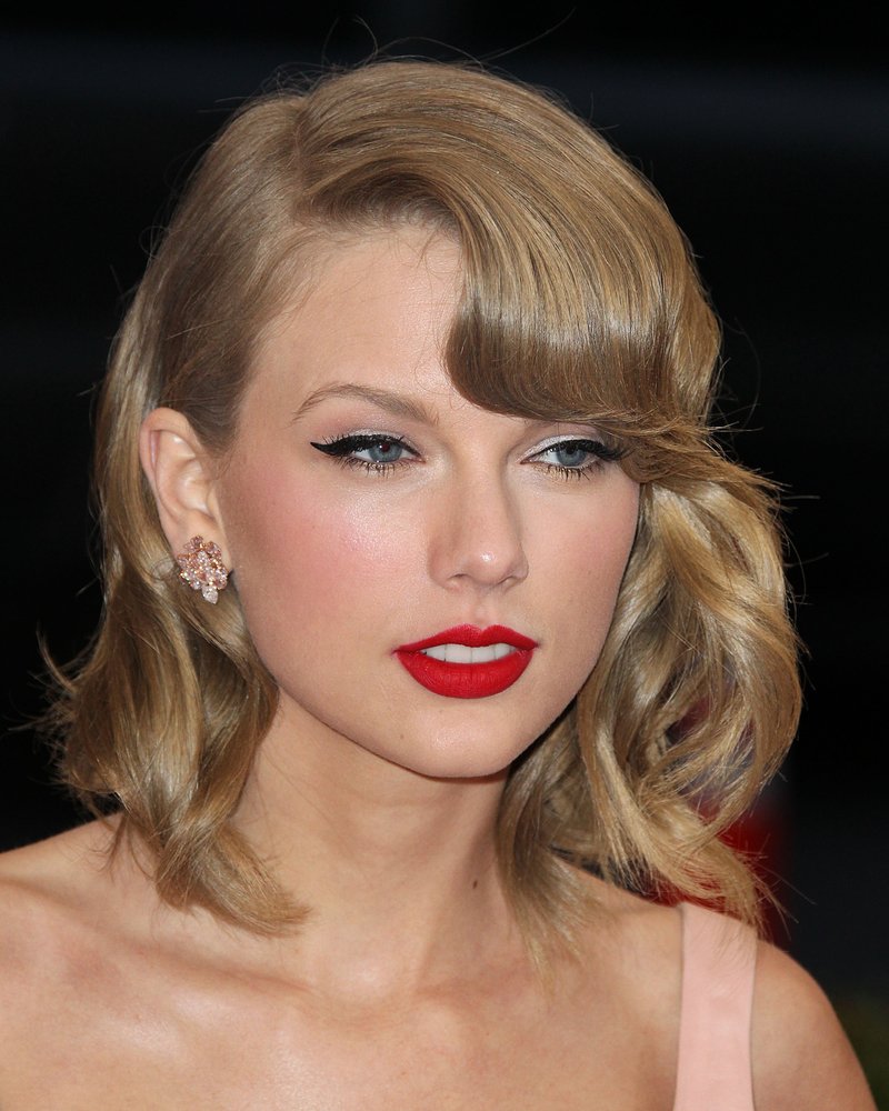 Taylor Swift at "Charles James: Beyond Fashion" Costume Institute Gala — photo 286