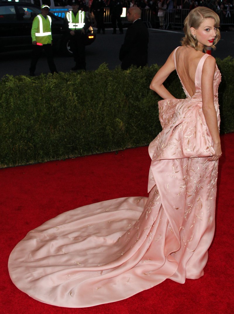 Taylor Swift at "Charles James: Beyond Fashion" Costume Institute Gala — photo 288