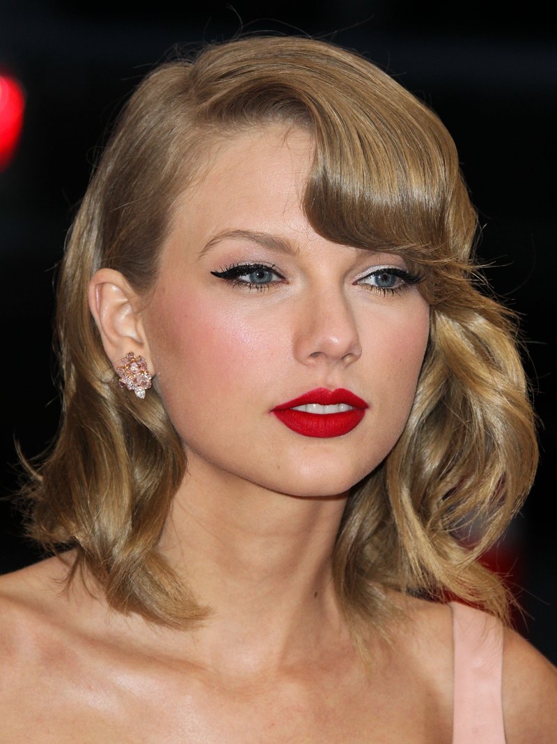 Taylor Swift at "Charles James: Beyond Fashion" Costume Institute Gala — photo 292
