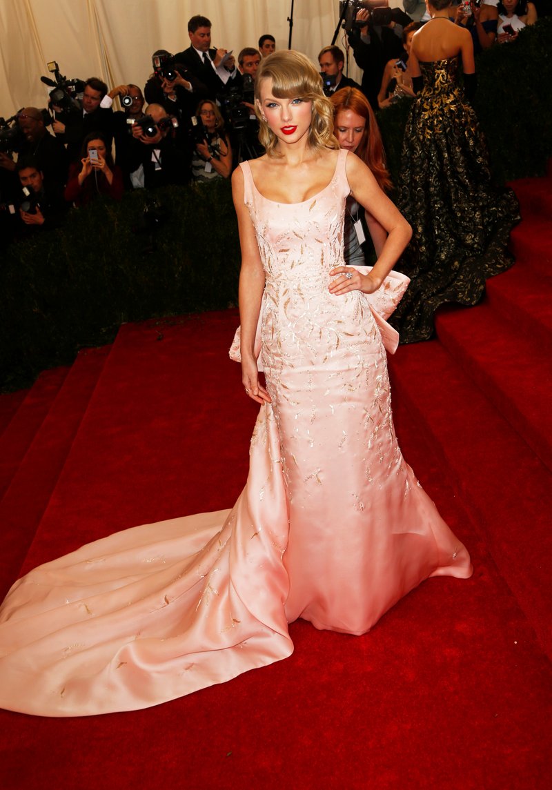 Taylor Swift at "Charles James: Beyond Fashion" Costume Institute Gala — photo 296