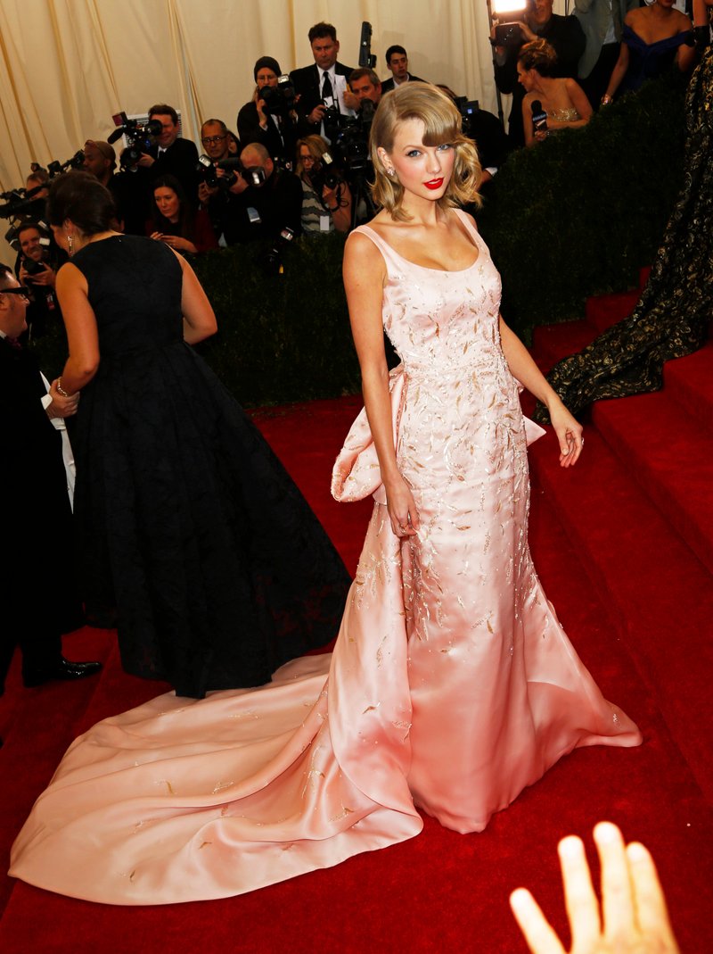 Taylor Swift at "Charles James: Beyond Fashion" Costume Institute Gala — photo 297