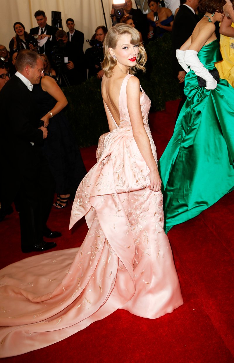 Taylor Swift at "Charles James: Beyond Fashion" Costume Institute Gala — photo 300