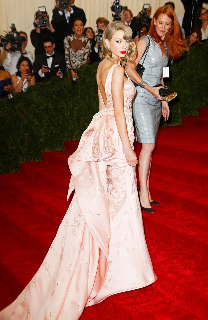 Taylor Swift at "Charles James: Beyond Fashion" Costume Institute Gala — photo 301