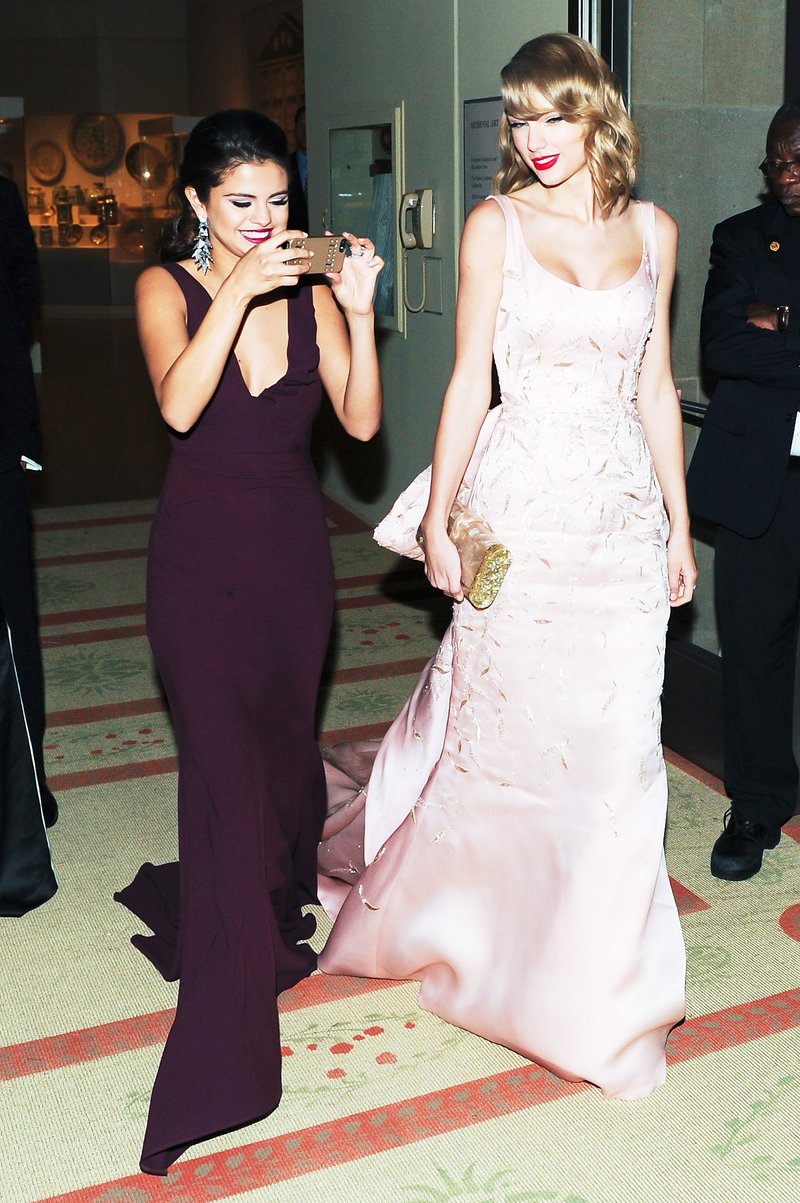 Taylor Swift at "Charles James: Beyond Fashion" Costume Institute Gala — photo 312