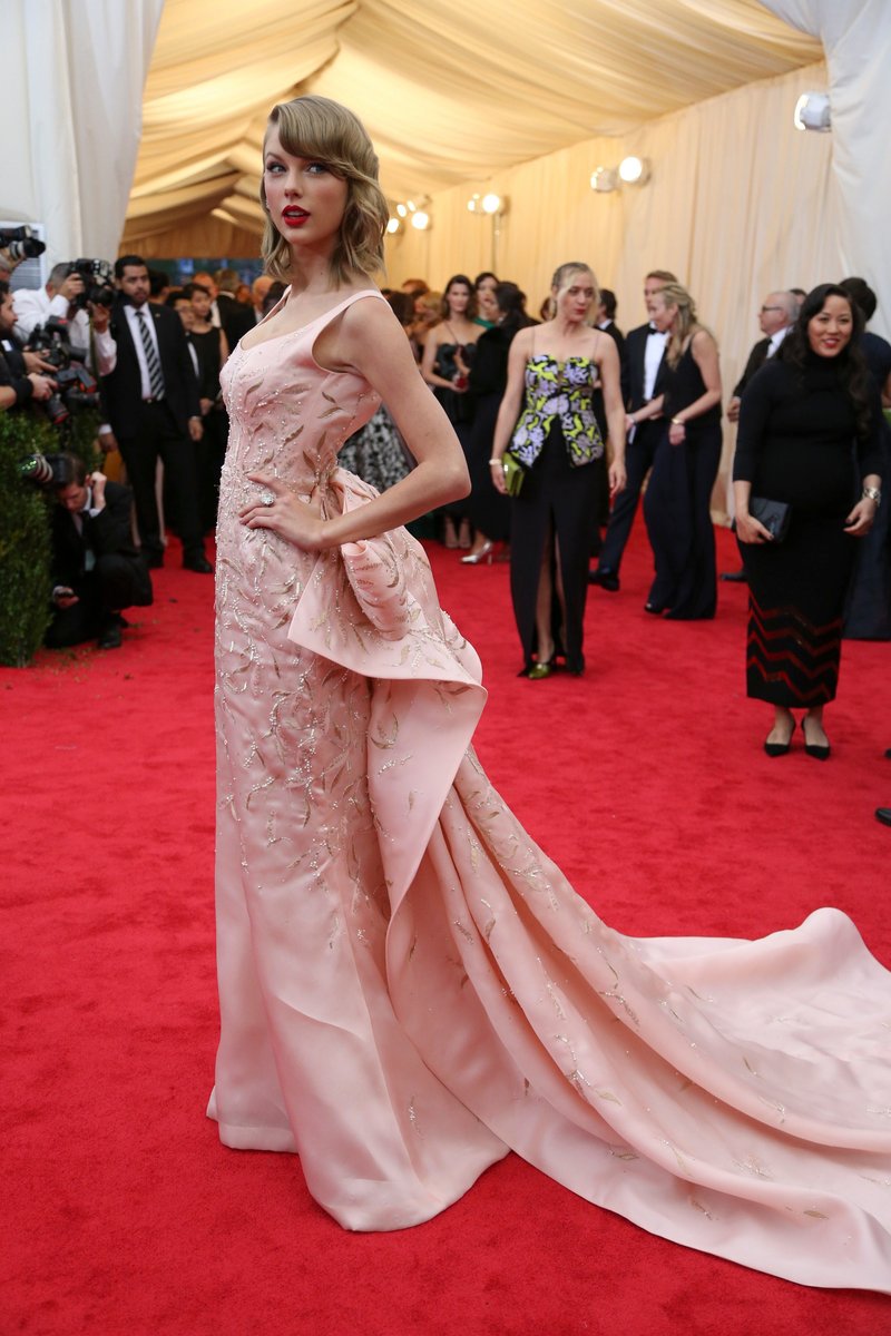 Taylor Swift at "Charles James: Beyond Fashion" Costume Institute Gala — photo 314