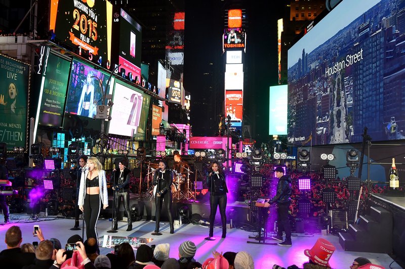 Taylor Swift at Dick Clark’s New Year’s Rockin’ Eve with Ryan Seacrest — photo 24